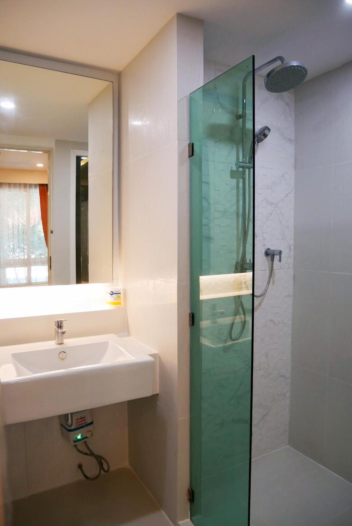 Seven Seas Pattaya Poolside Room ห้องติดสระ Джомтьен Экстерьер фото